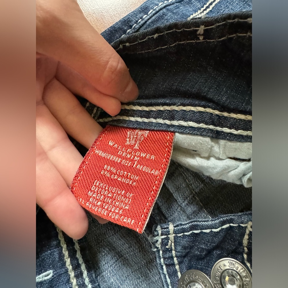 Bootcut Wallflower Jeans - Picture 5 of 5